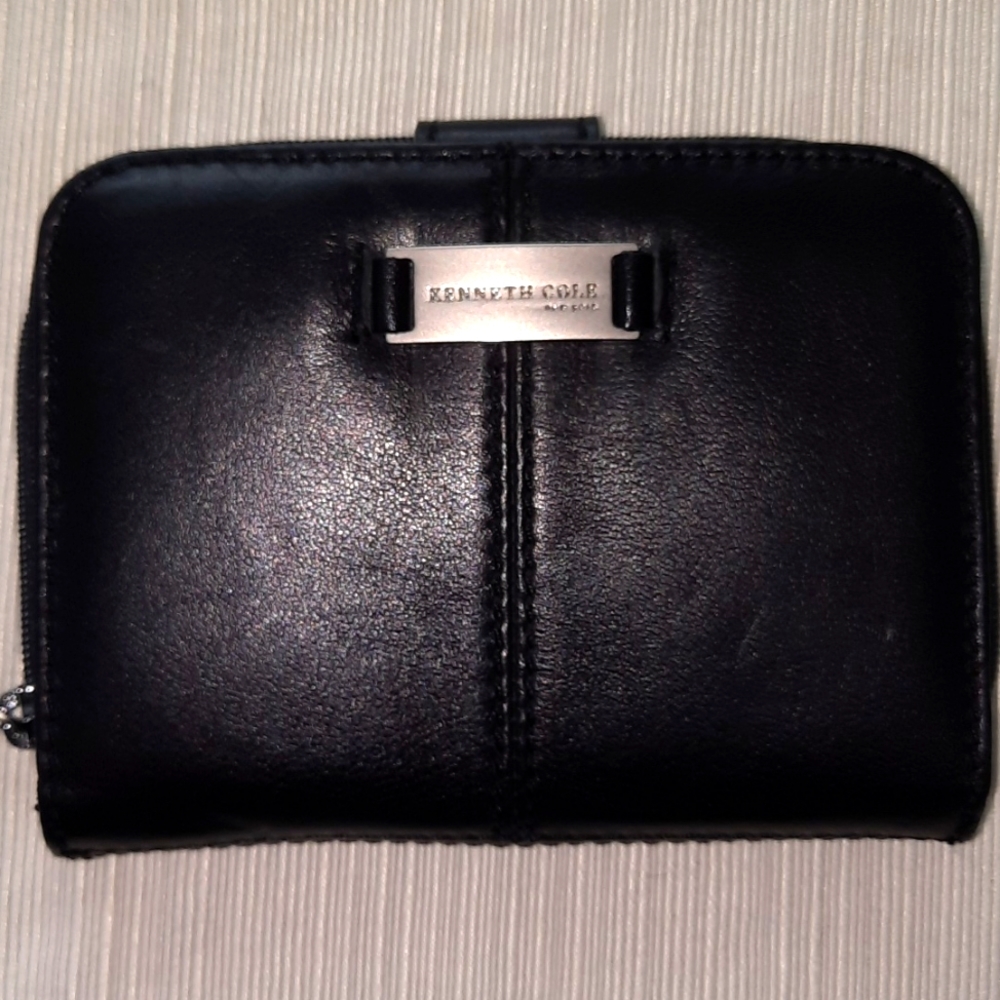Kenneth Cole black leather women's wallet NEW